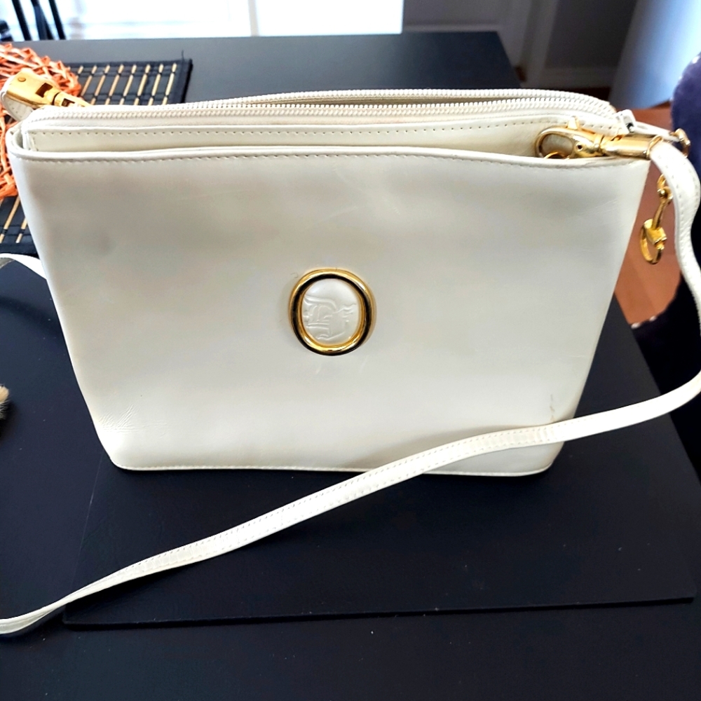 🫶⭐️VINTAGE  Due Fratelli Elegant White Shoulder Bag.
